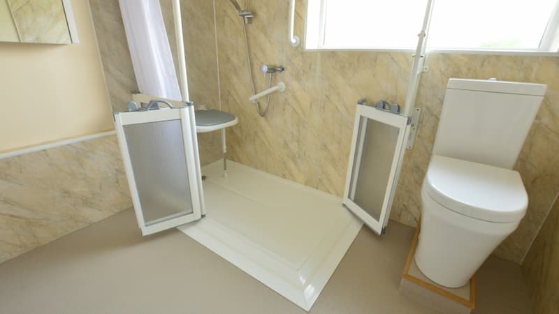 wet room with side barriers