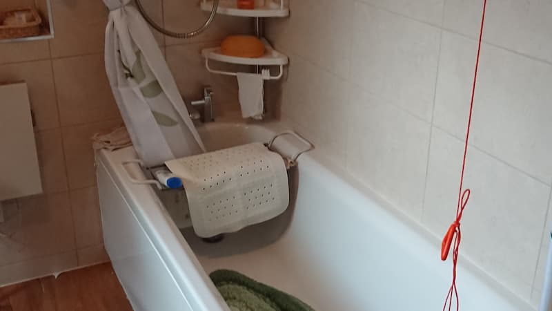white bath unit with alarm pull string