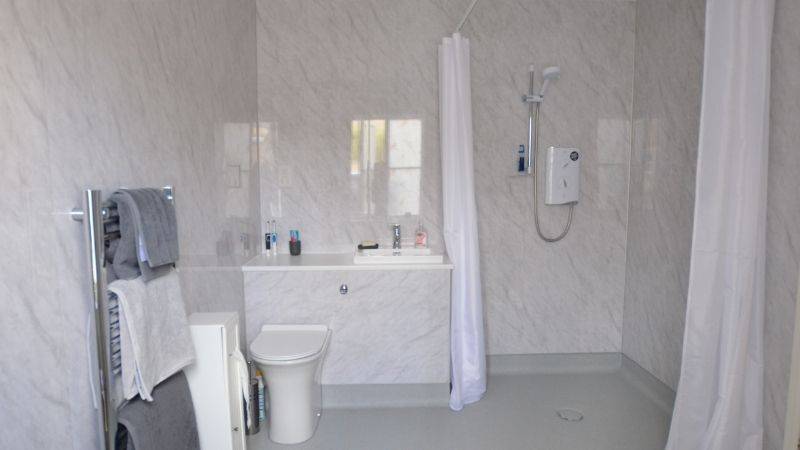 Modern marble wet room